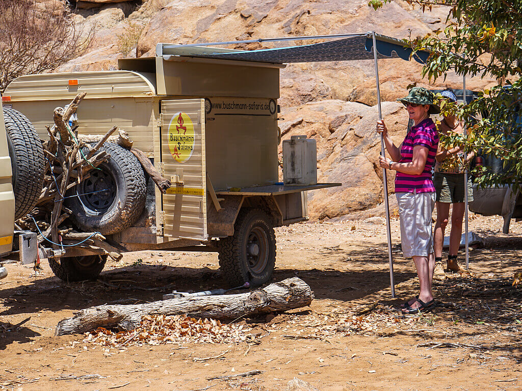 Anhänger mit Markise und Trinkwasser